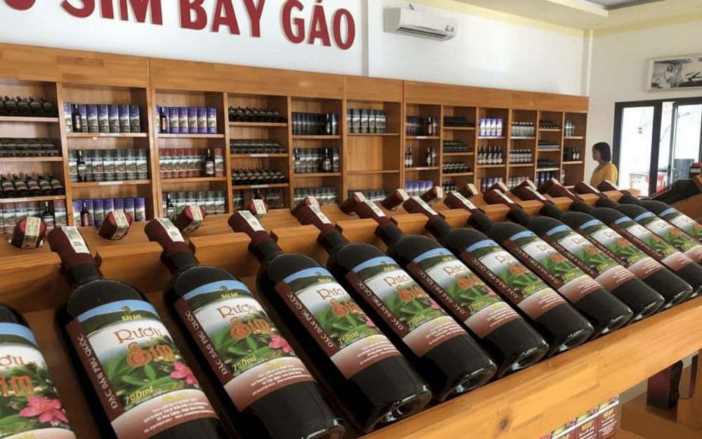 Bay Gao is one of the largest factories and brands producing sim wine on Phu Quoc Island